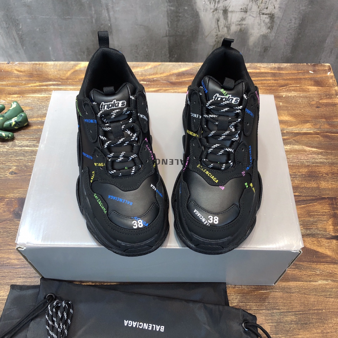 Balenciaga Triple S retro Clunky Sneakers in Black