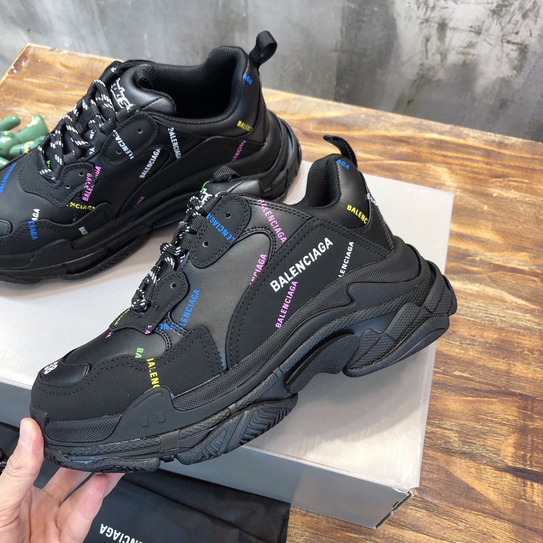 Balenciaga Triple S retro Clunky Sneakers in Black