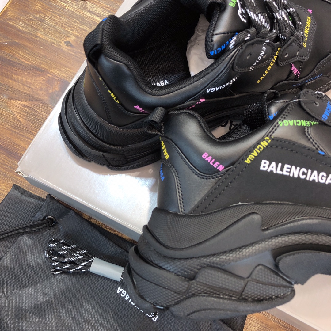 Balenciaga Triple S retro Clunky Sneakers in Black