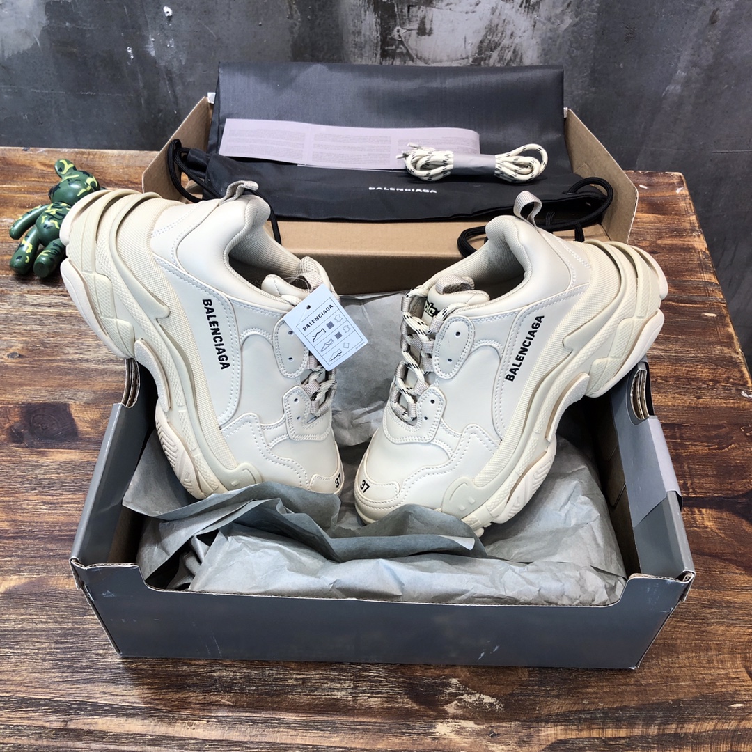 Balenciaga Triple S retro Clunky Sneakers in Beige