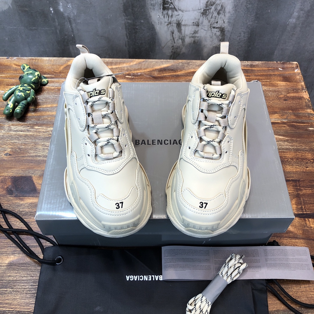 Balenciaga Triple S retro Clunky Sneakers in Beige