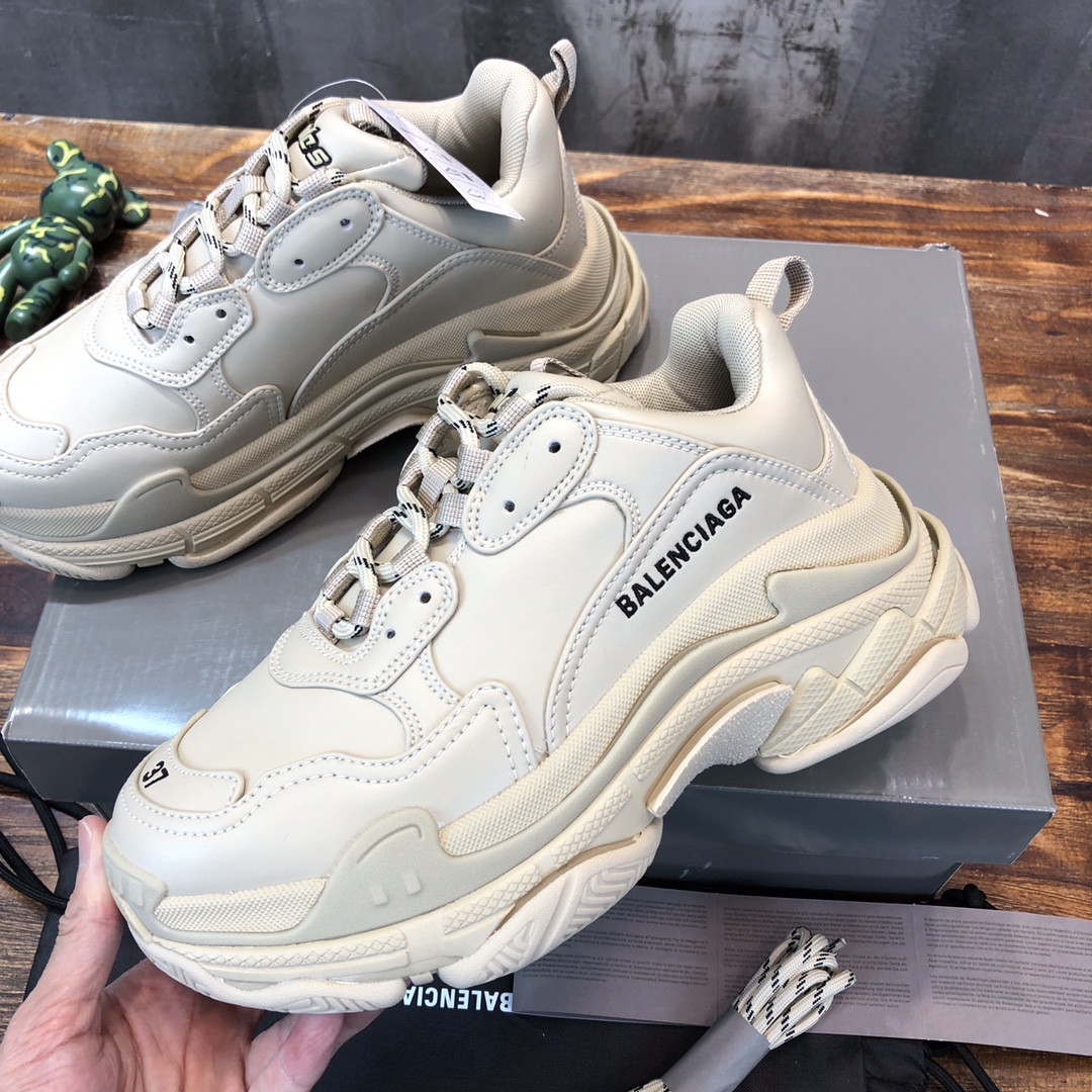 Balenciaga Triple S retro Clunky Sneakers in Beige