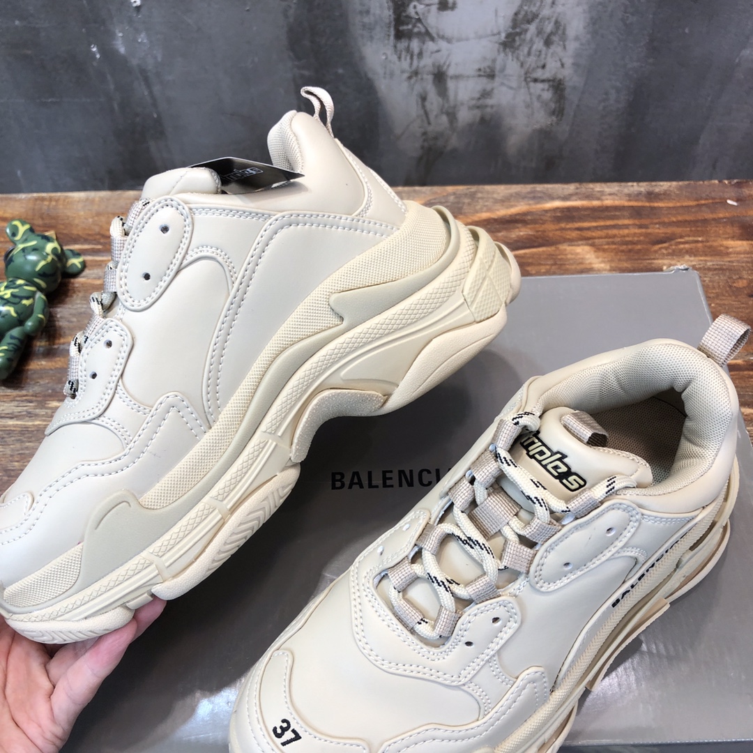 Balenciaga Triple S retro Clunky Sneakers in Beige