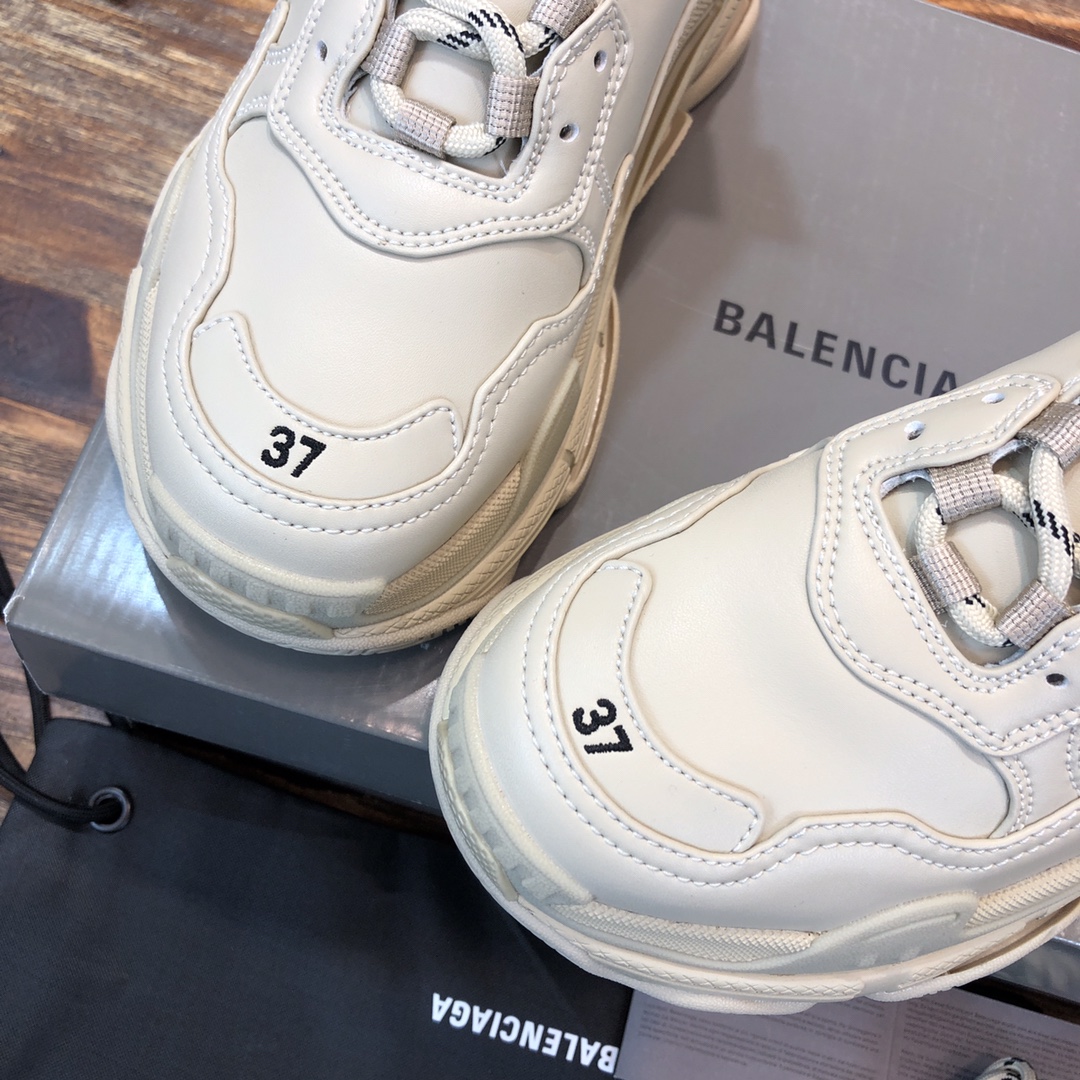 Balenciaga Triple S retro Clunky Sneakers in Beige