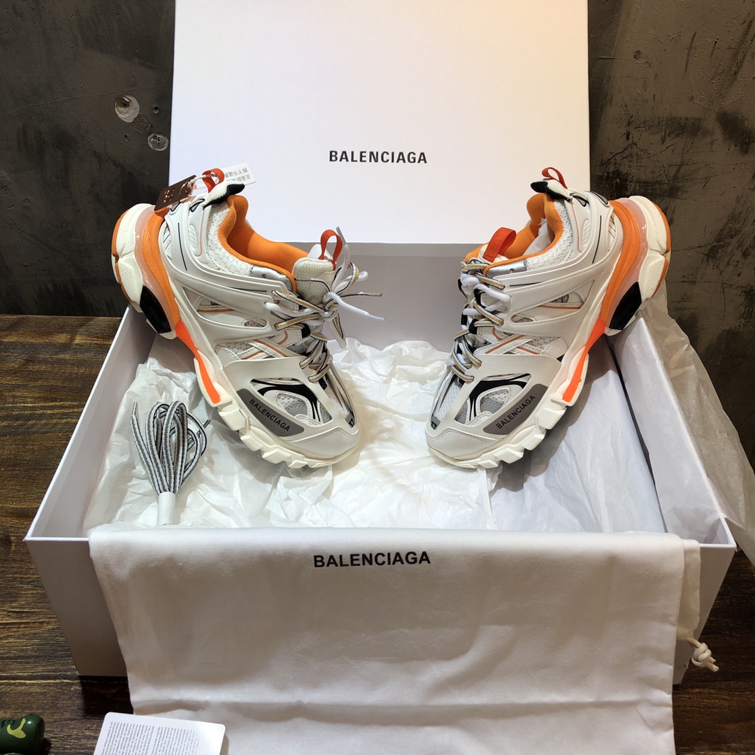 Balenciaga Triple S retro Clunky Sneakers in Beige