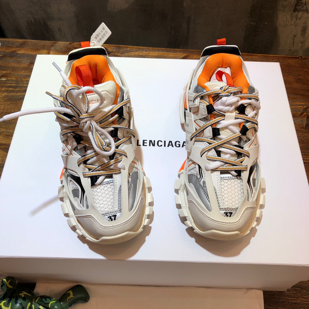 Balenciaga Triple S retro Clunky Sneakers in Beige