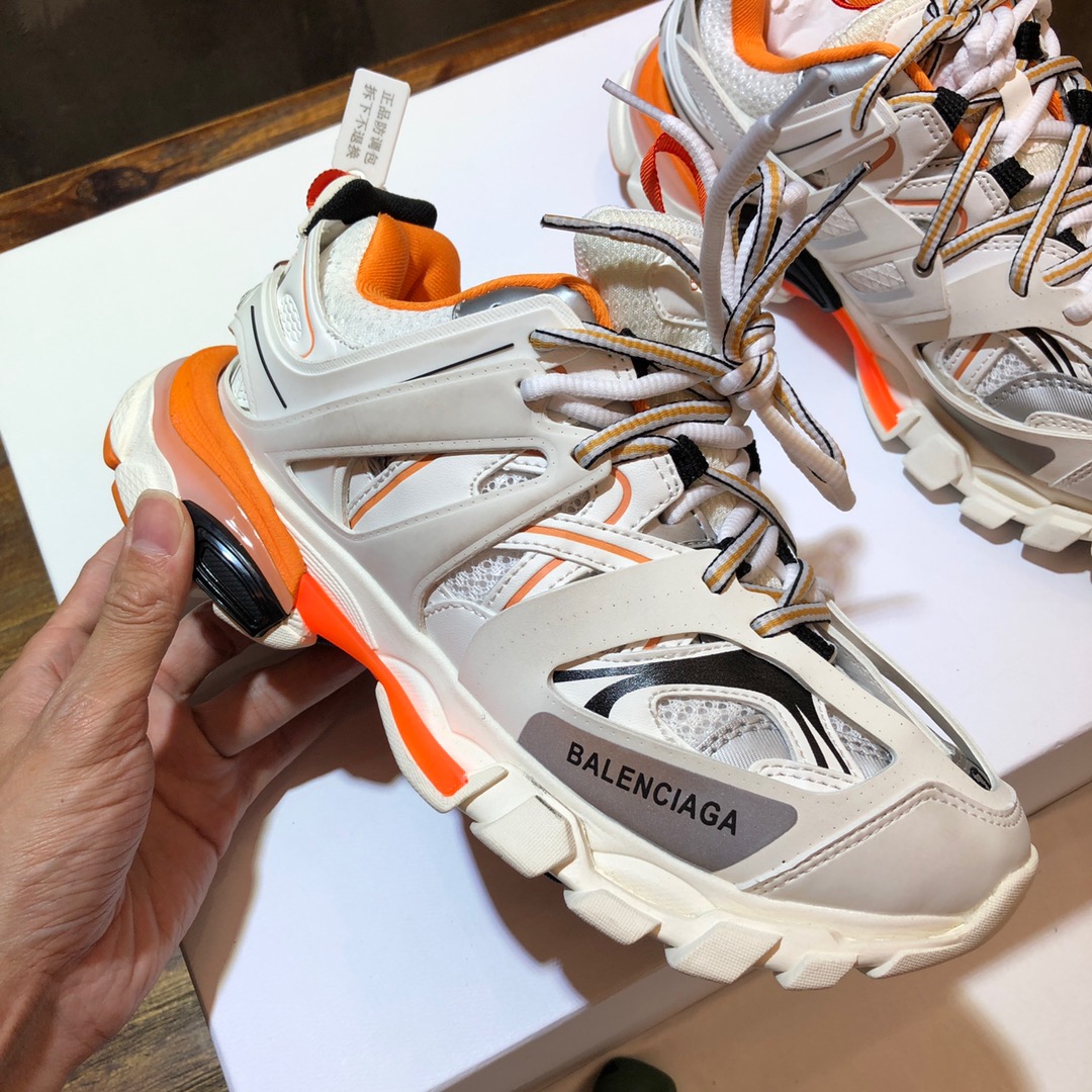 Balenciaga Triple S retro Clunky Sneakers in Beige