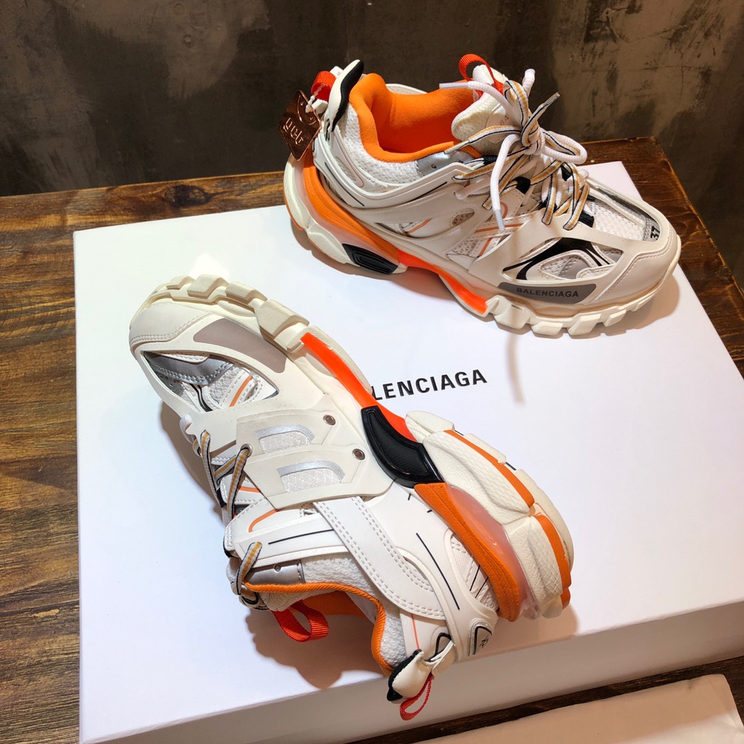 Balenciaga Triple S retro Clunky Sneakers in Beige