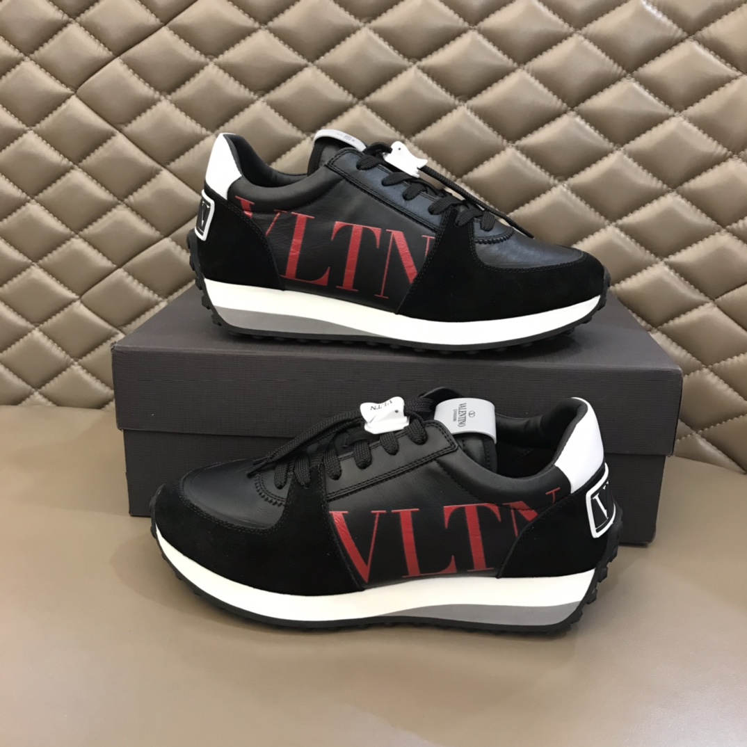 Valentino Sneaker Roller in Black