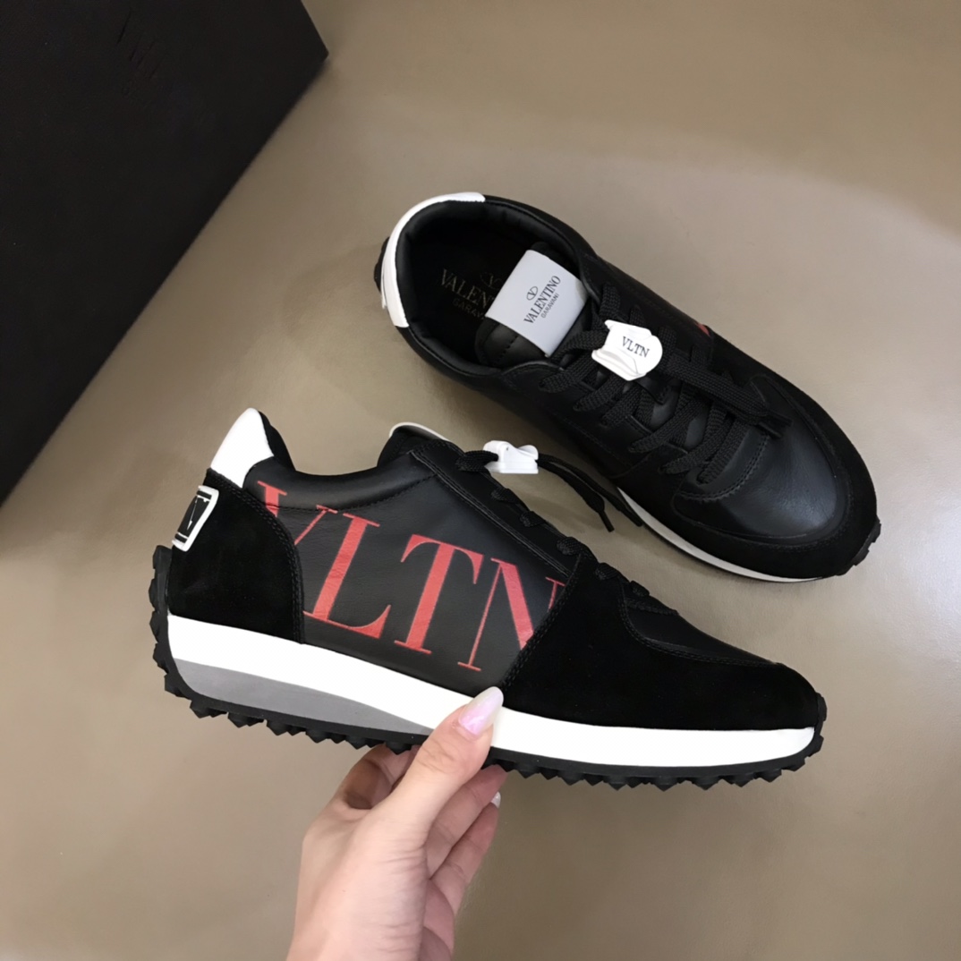 Valentino Sneaker Roller in Black