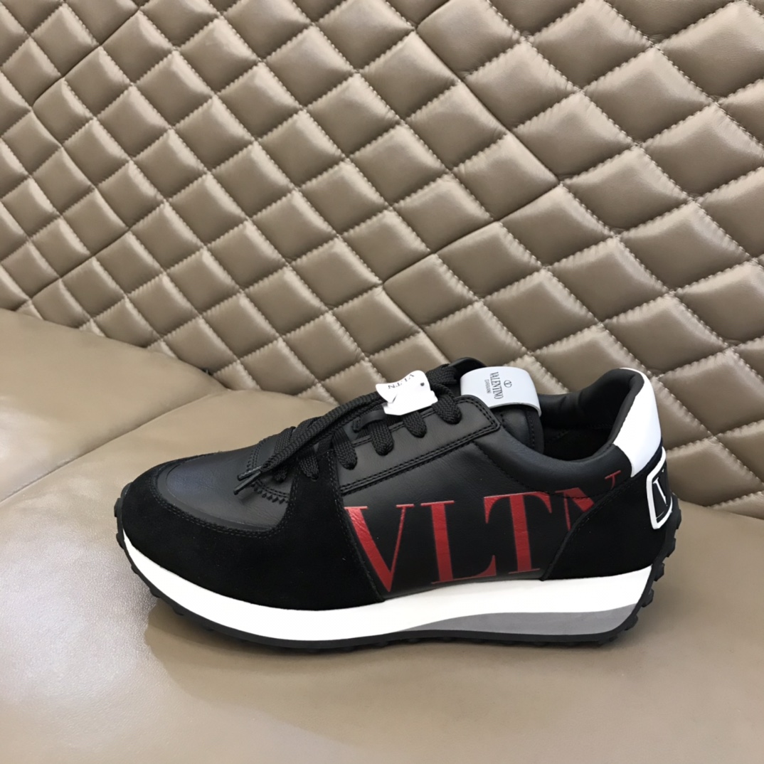 Valentino Sneaker Roller in Black