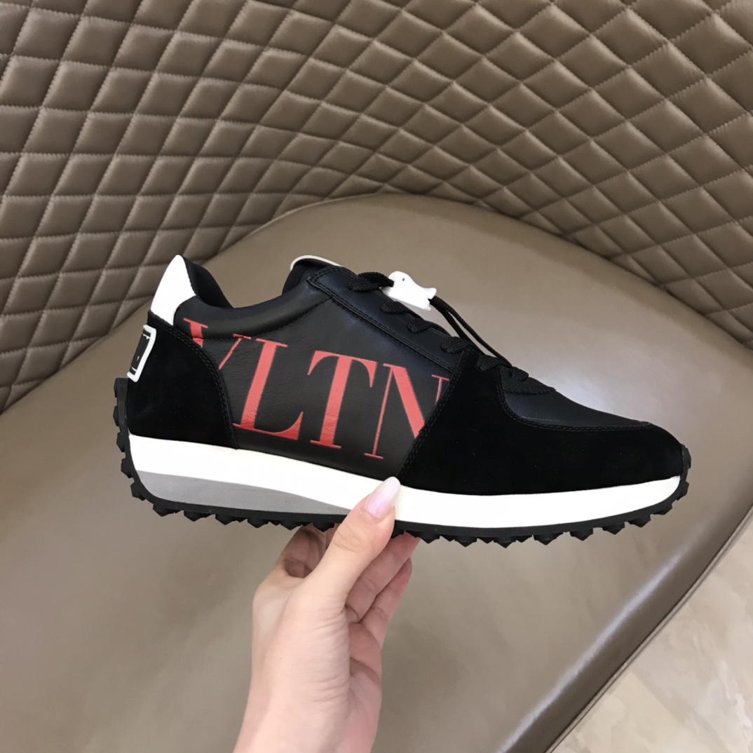 Valentino Sneaker Roller in Black