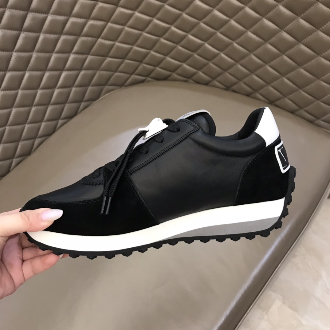 Valentino Sneaker Roller in Black