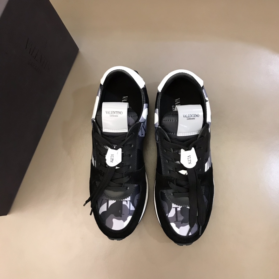 Valentino Sneaker Roller in Black