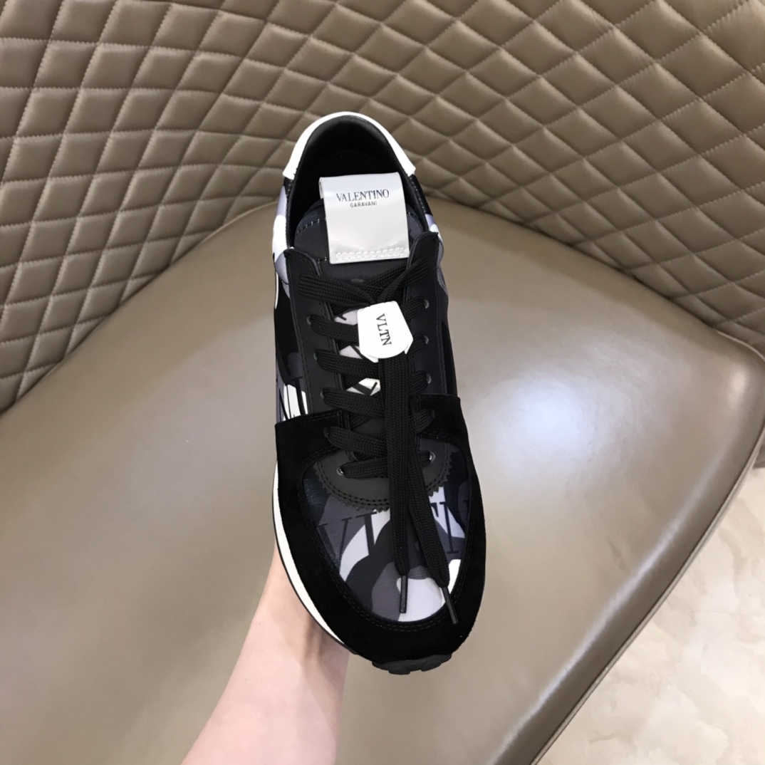 Valentino Sneaker Roller in Black