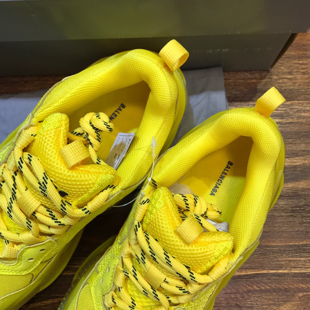 Balenciaga Sneaker Triple S in Yellow