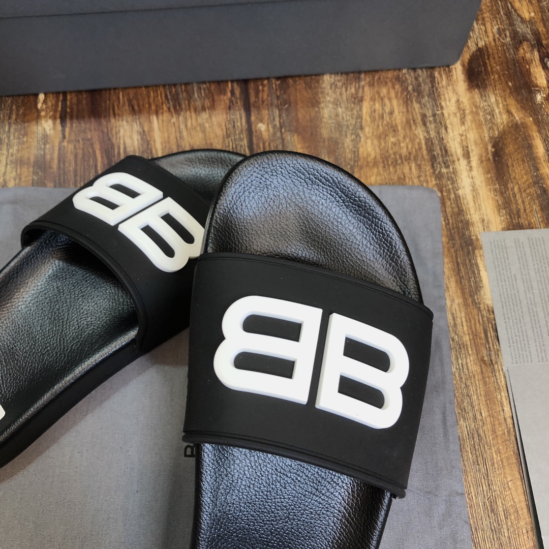 Balenciaga Slide in White Logo