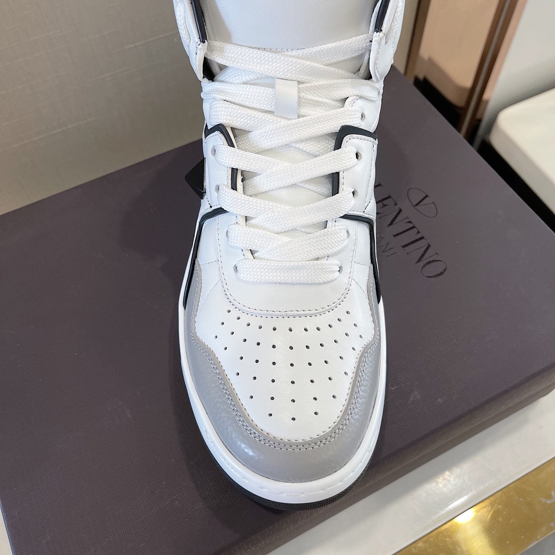 Valentino Sneaker ONE STUD Mid-Top Nappa in White