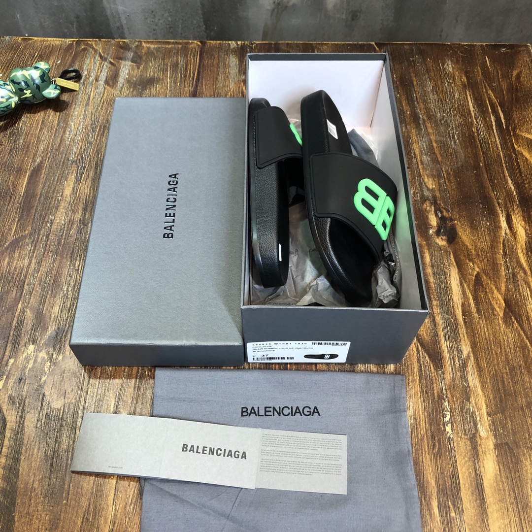 Balenciaga Slide in Green Logo