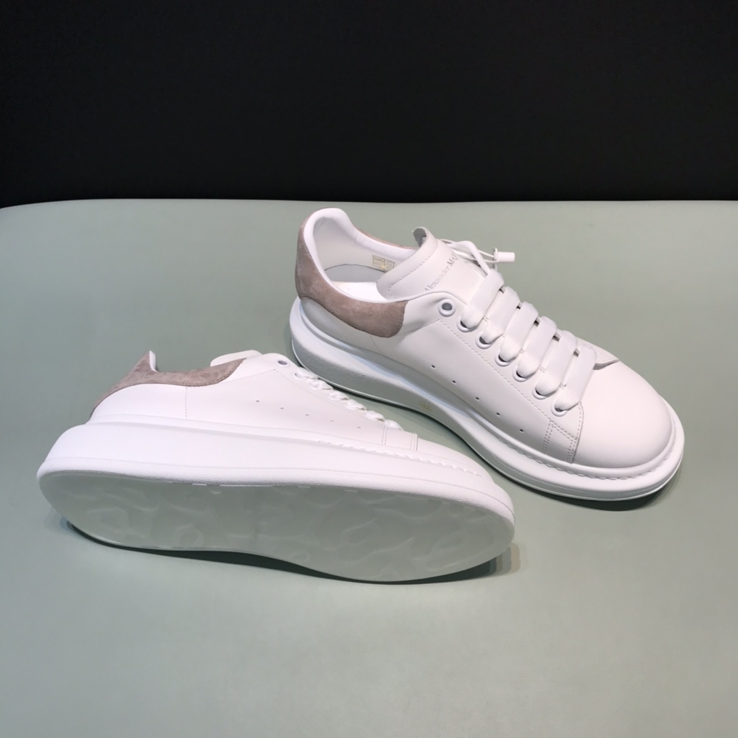 Alexander McQueen Sneaker Oversized in Suede Heel