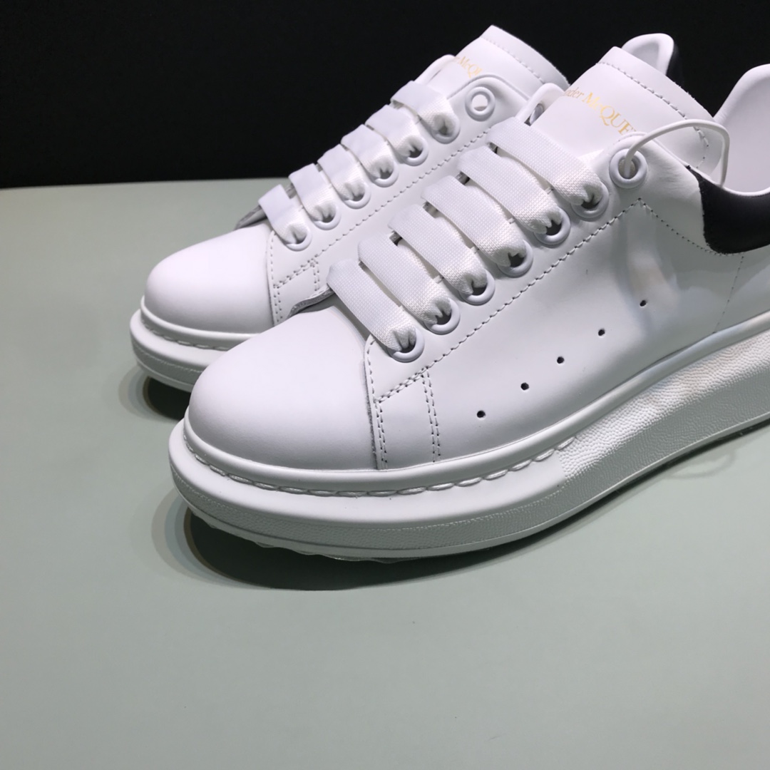 Alexander McQueen Sneaker Oversized in Suede Heel