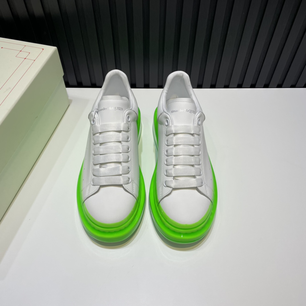 Alexander McQueen Sneaker Oversized in Green Heel