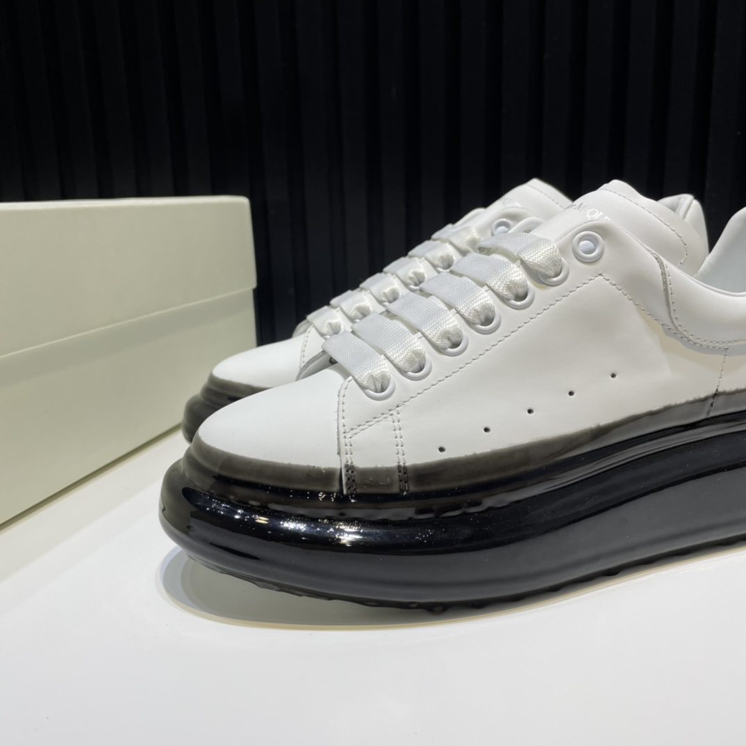 Alexander McQueen Sneaker Oversized in Black Heel