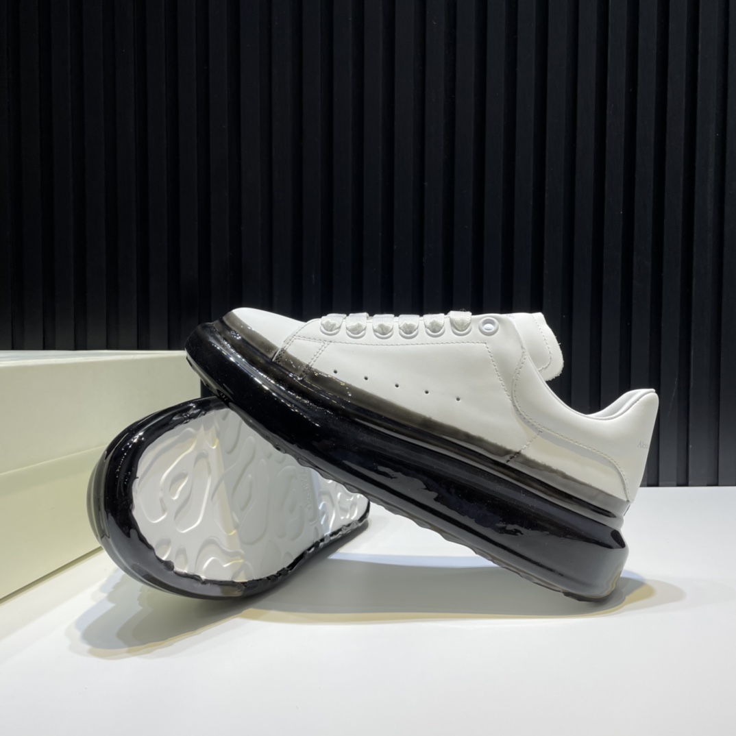 Alexander McQueen Sneaker Oversized in Black Heel