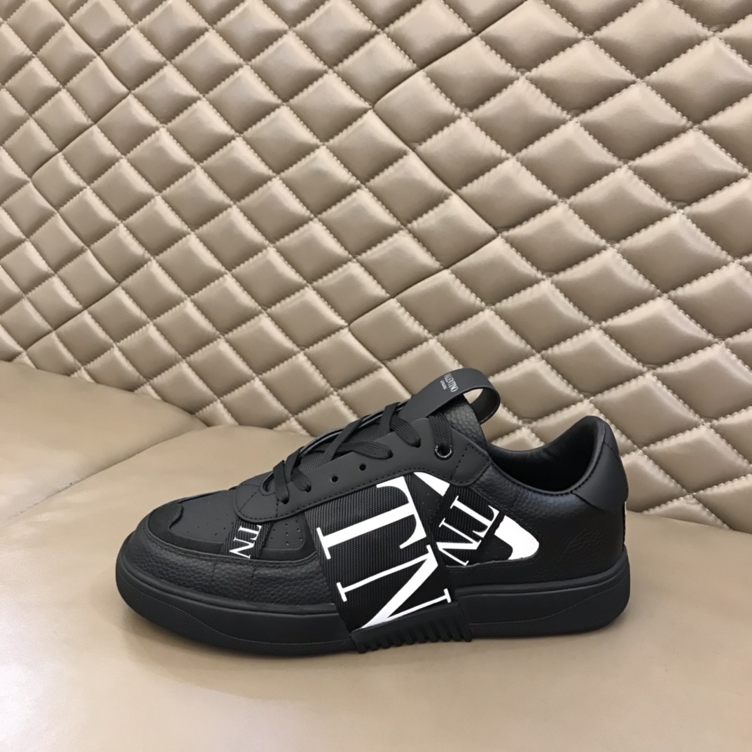 Valentino Sneaker Low-Top Calfskin with Bands 