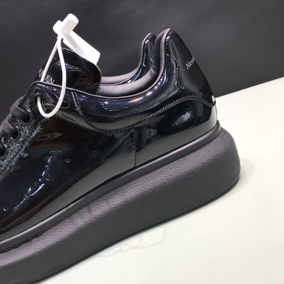 Alexander McQueen Sneaker Oversized in Black