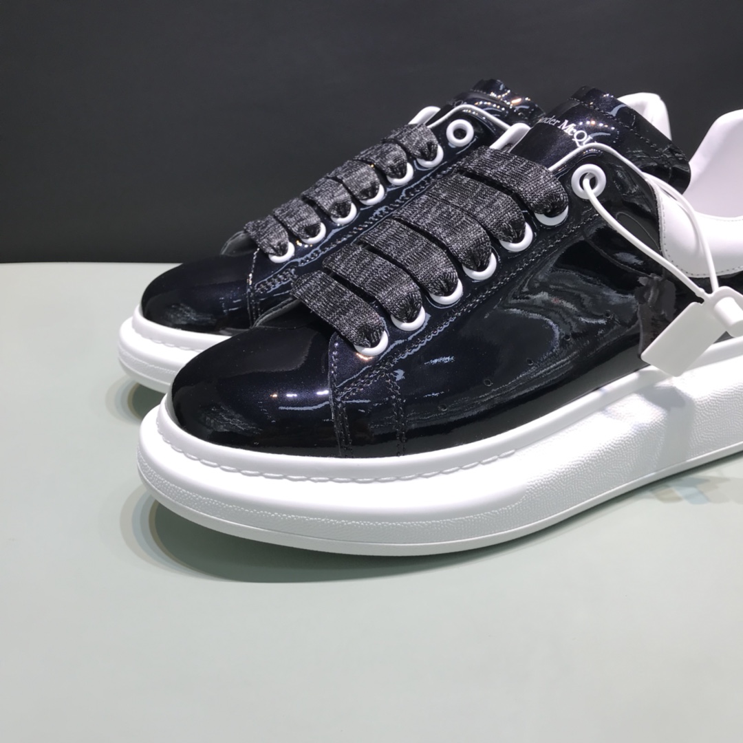 Alexander McQueen Sneaker Oversized in Black