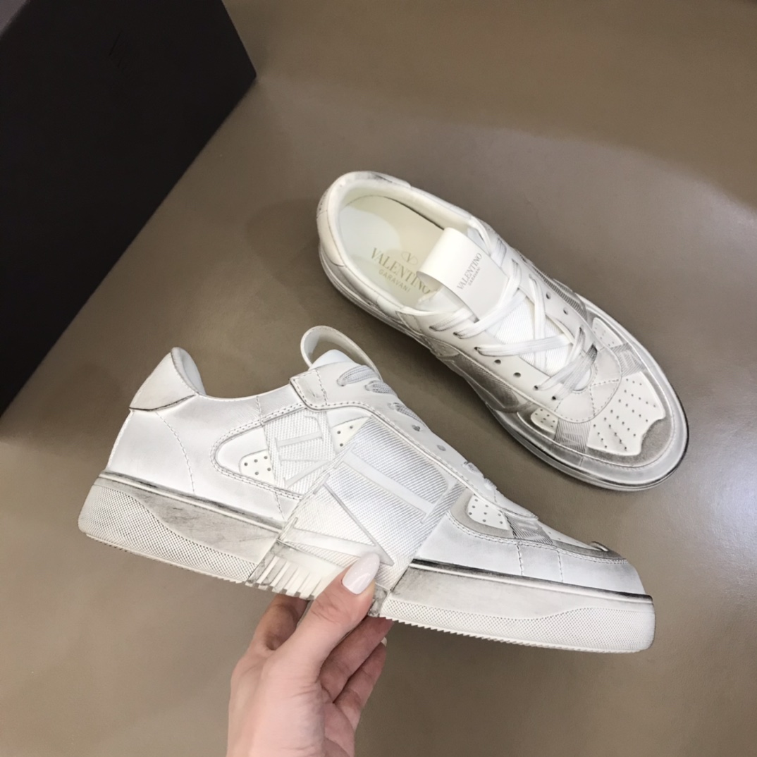 Valentino Sneaker Low-Top Calfskin in White