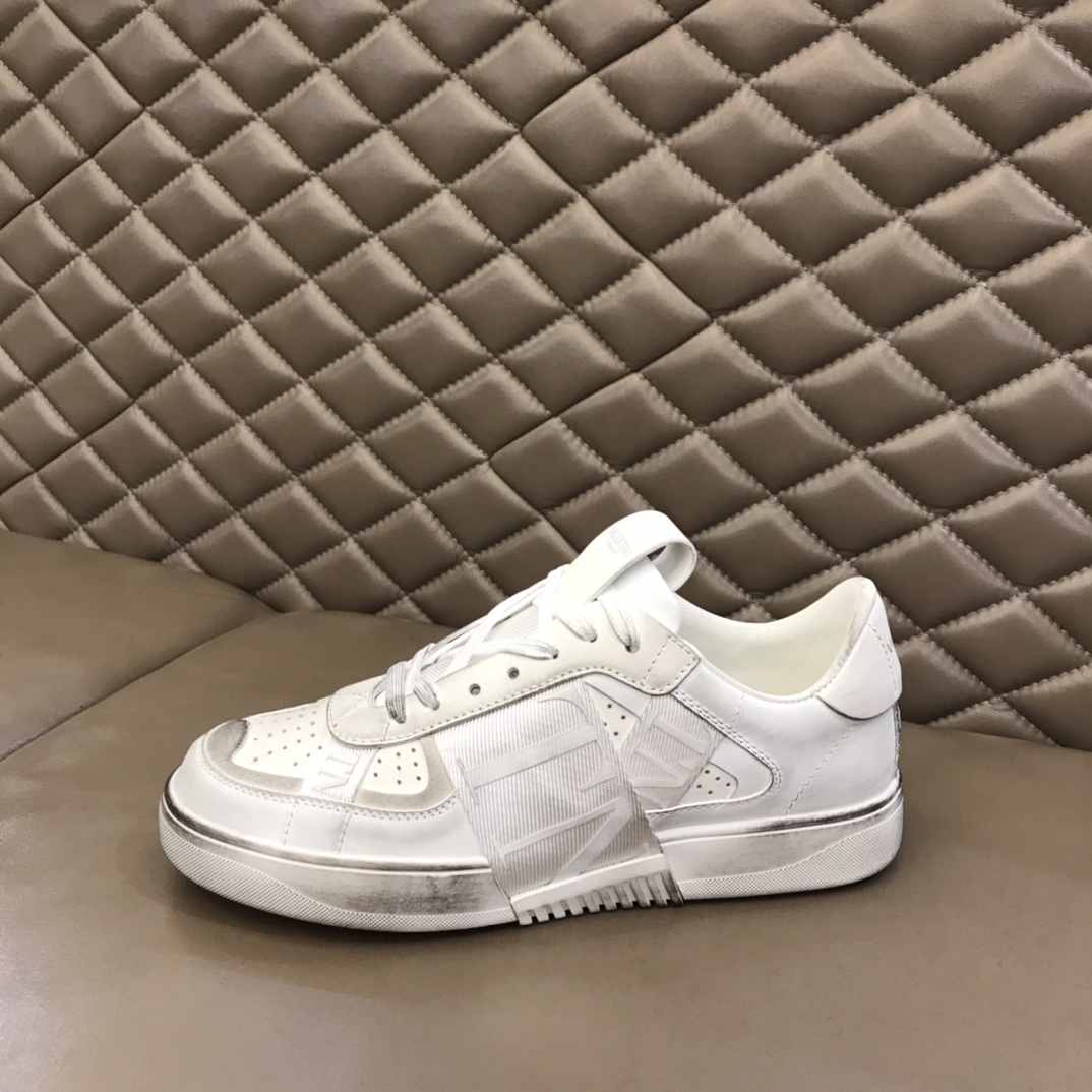 Valentino Sneaker Low-Top Calfskin in White