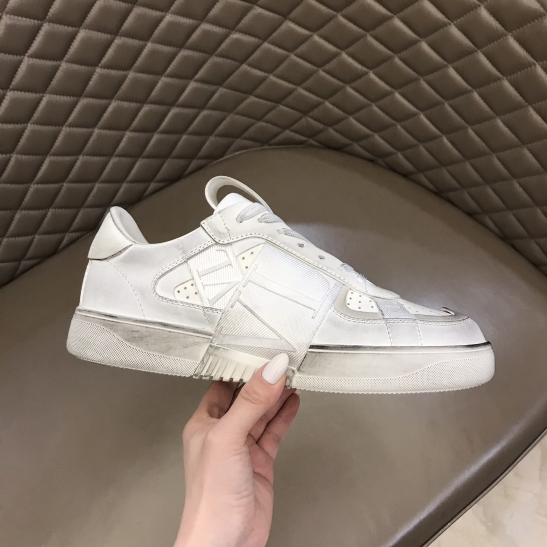 Valentino Sneaker Low-Top Calfskin in White