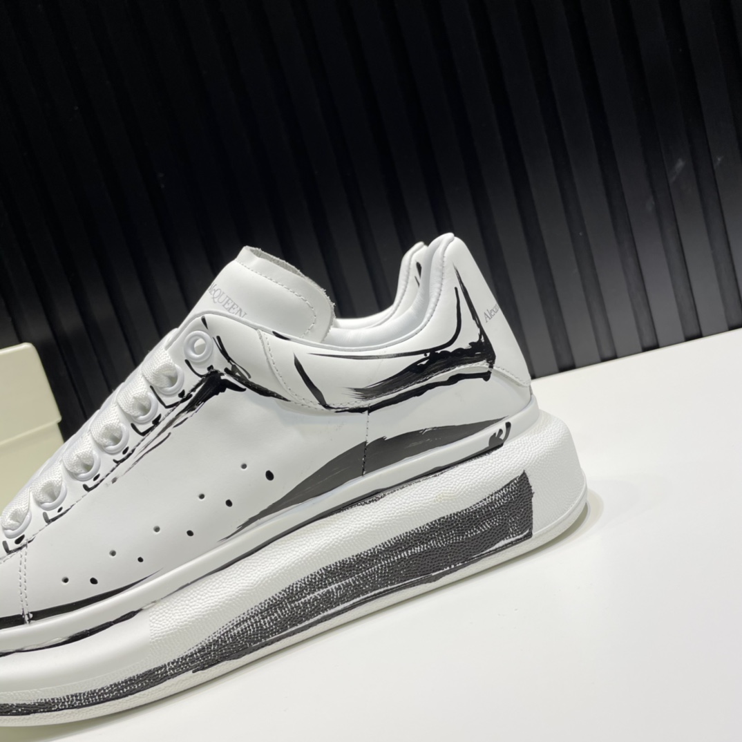 Alexander McQueen Sneaker Oversized Black Print