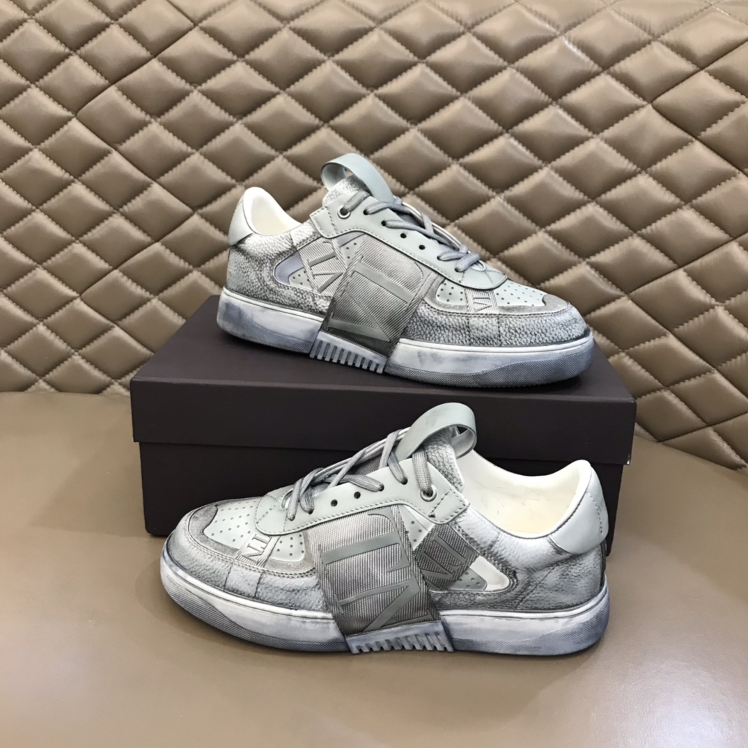 Valentino Sneaker Low-Top Calfskin in Gray