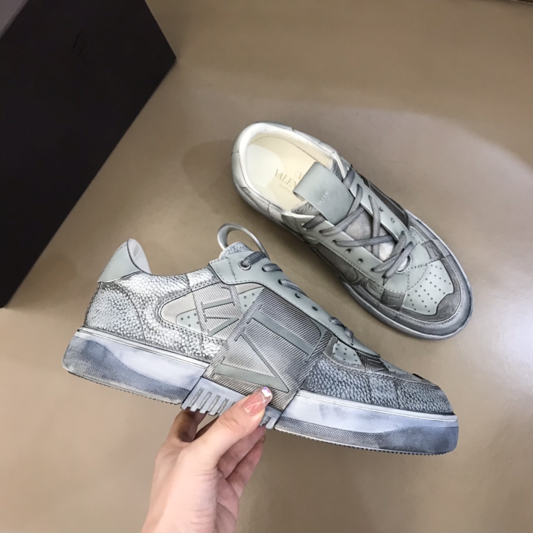 Valentino Sneaker Low-Top Calfskin in Gray