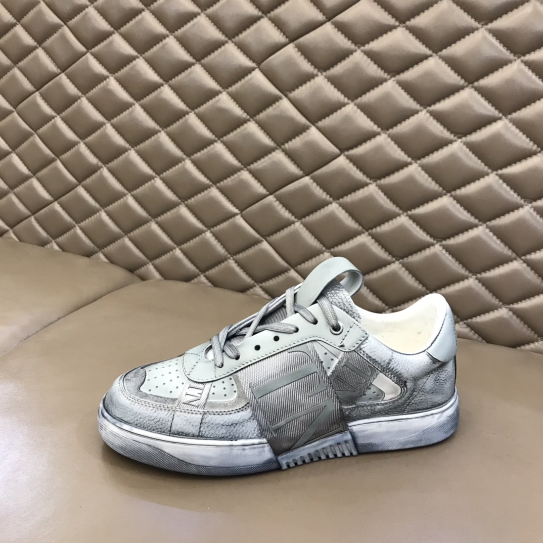 Valentino Sneaker Low-Top Calfskin in Gray