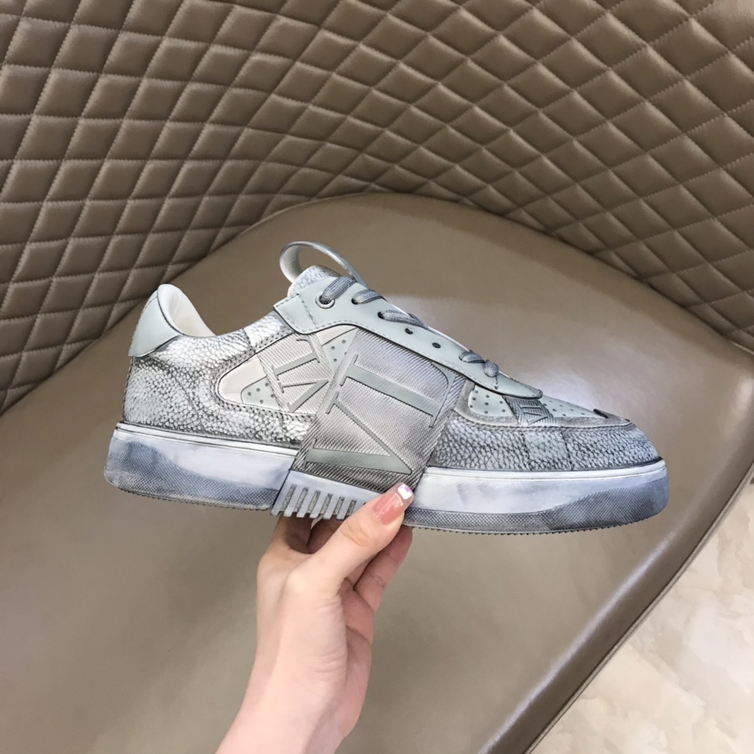 Valentino Sneaker Low-Top Calfskin in Gray