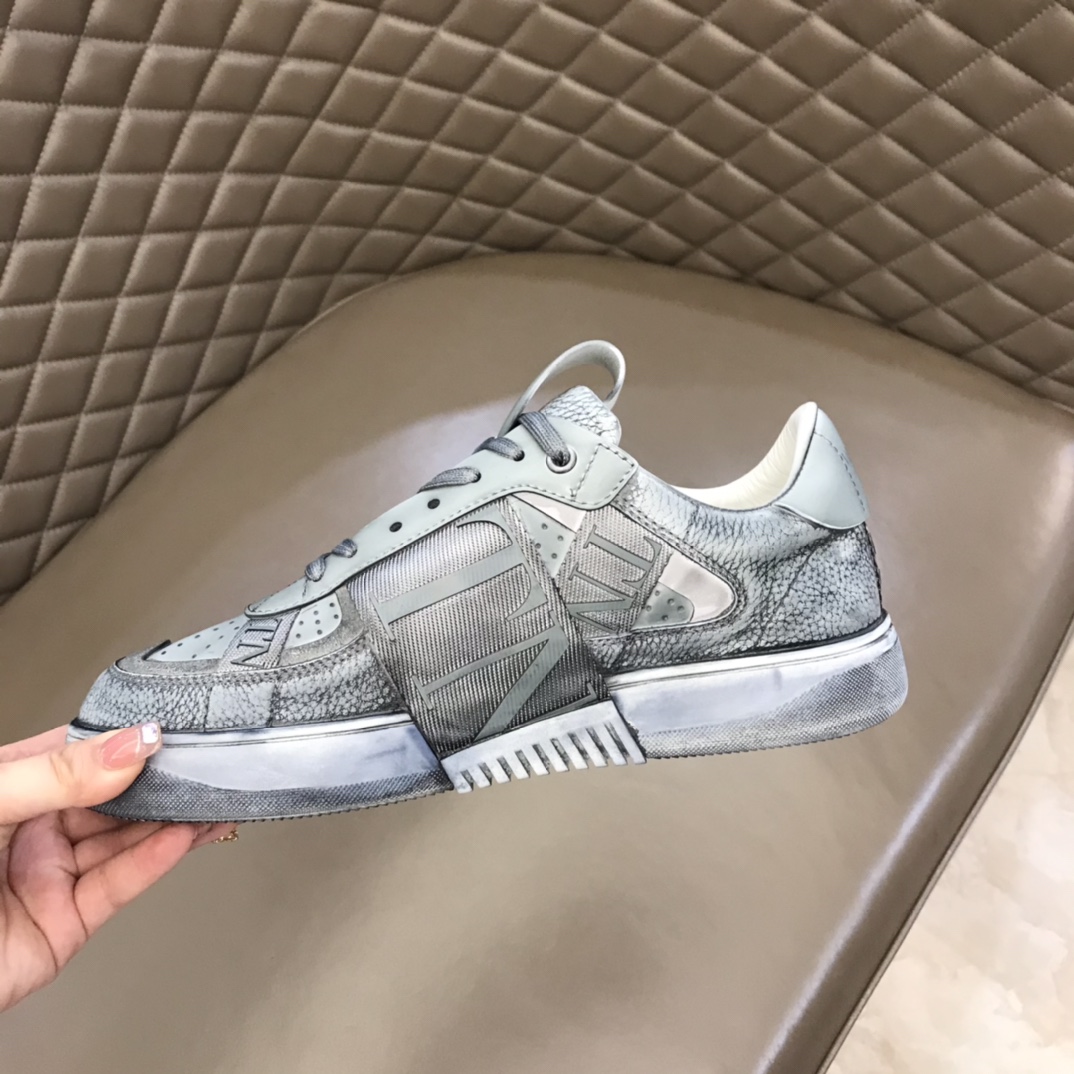 Valentino Sneaker Low-Top Calfskin in Gray