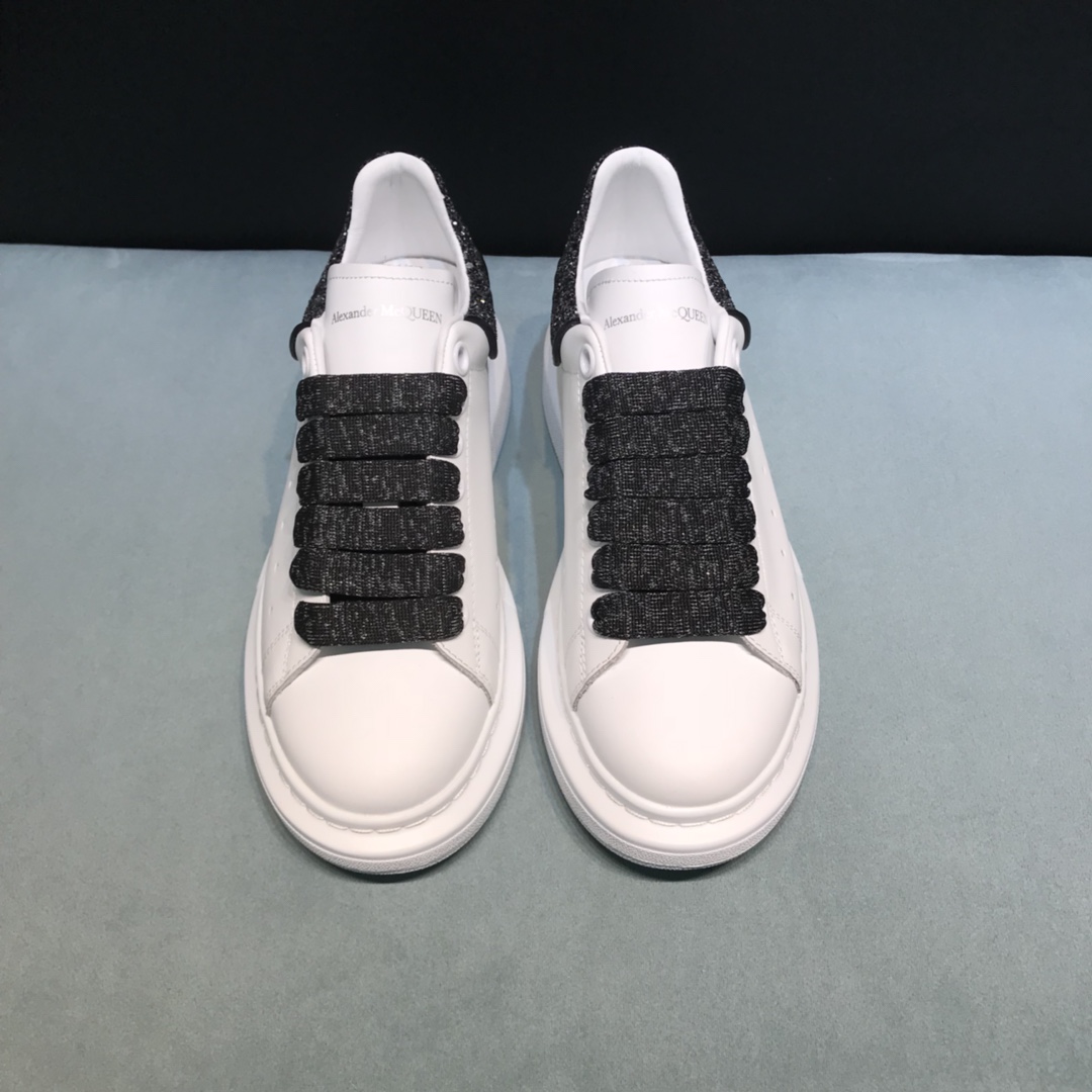Alexander McQueen Sneaker Oversized Black Lace-up