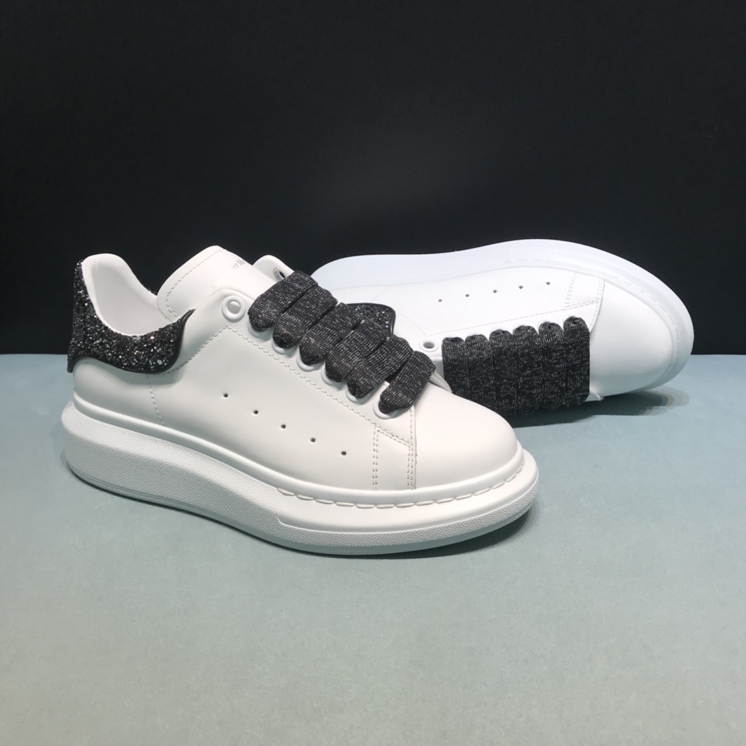 Alexander McQueen Sneaker Oversized Black Lace-up