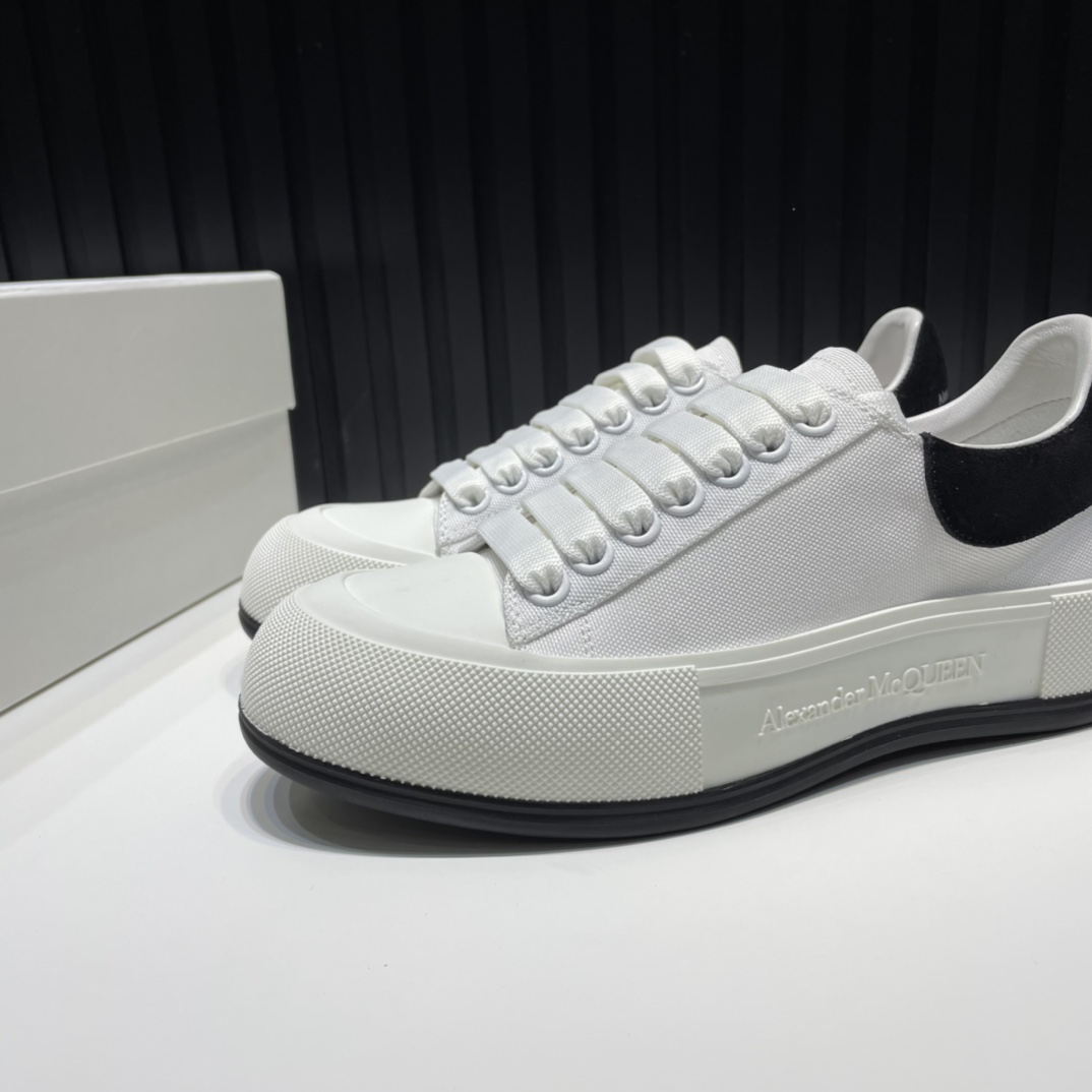 Alexander McQueen Sneaker Deck Plimsoll in White