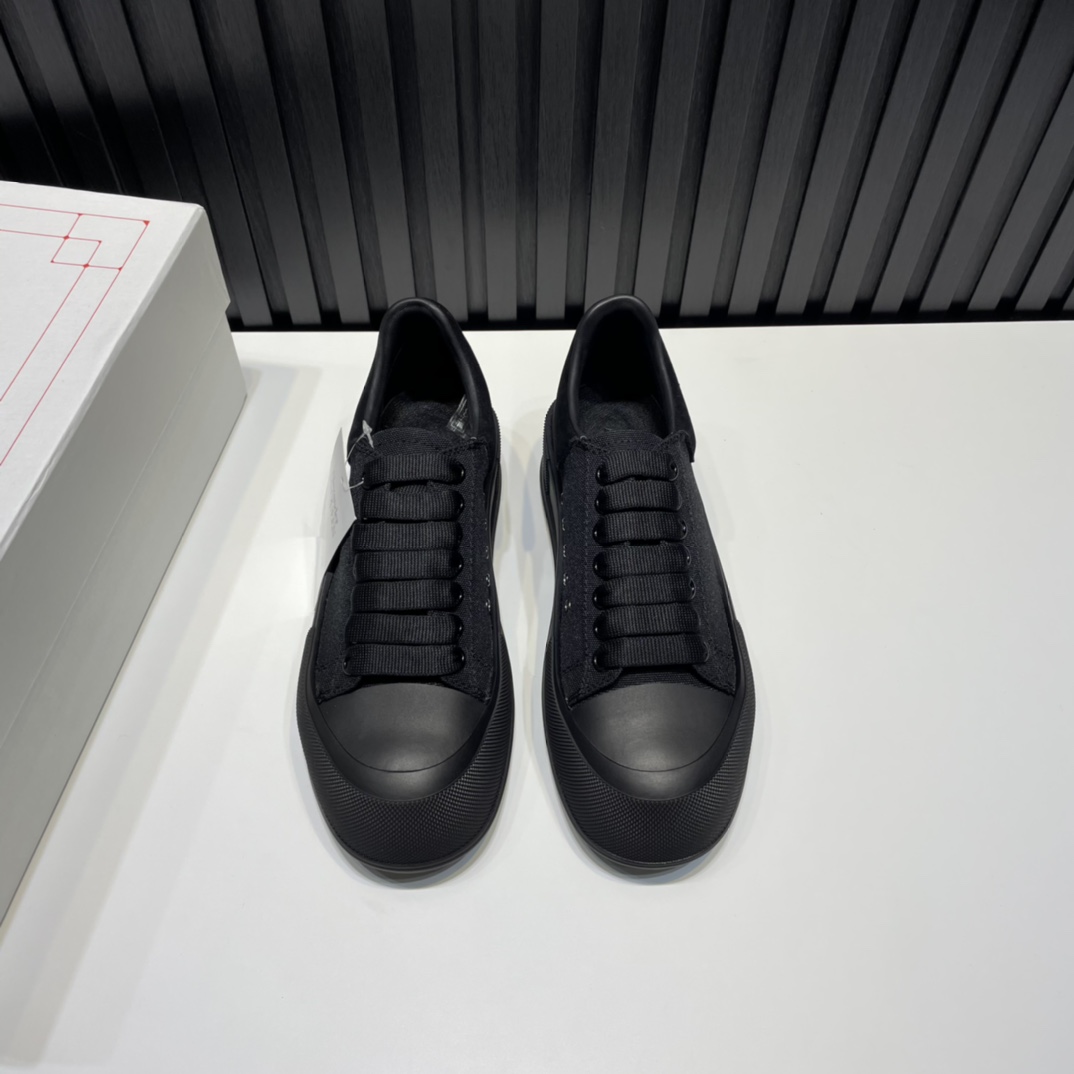 Alexander McQueen Sneaker Deck Plimsoll in Black