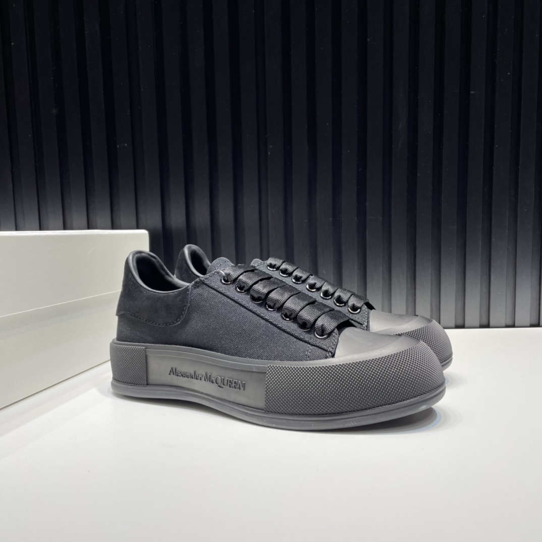 Alexander McQueen Sneaker Deck Plimsoll in Black