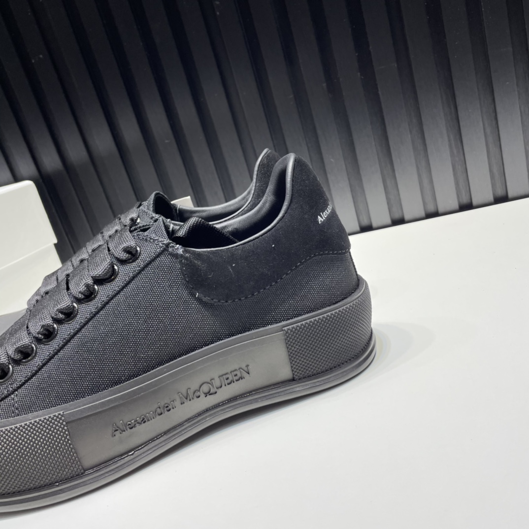 Alexander McQueen Sneaker Deck Plimsoll in Black