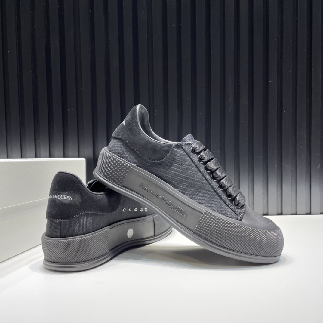 Alexander McQueen Sneaker Deck Plimsoll in Black