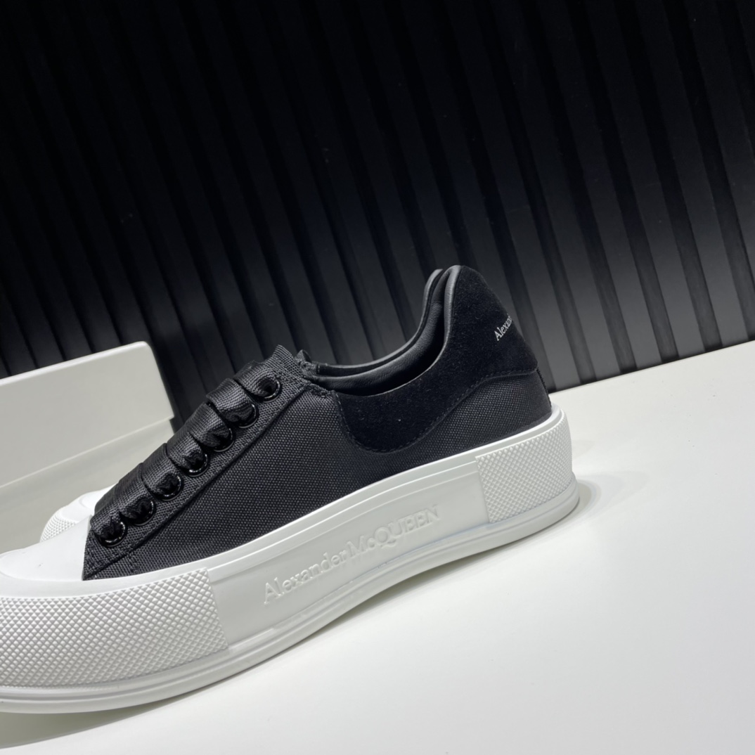 Alexander McQueen Sneaker Deck Plimsoll in Black