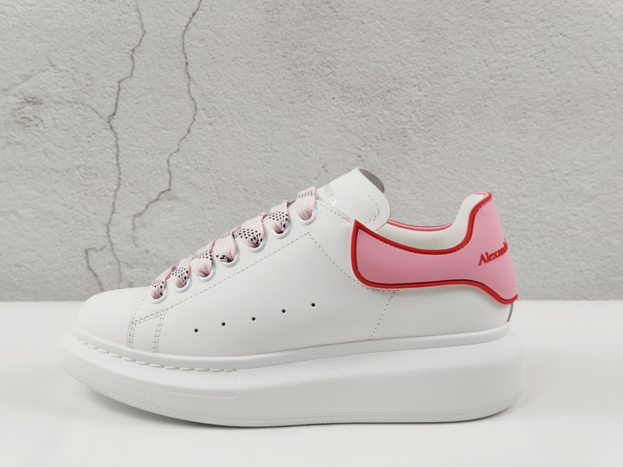 Alexander McQueen Oversized Sneaker Pink Lace-up