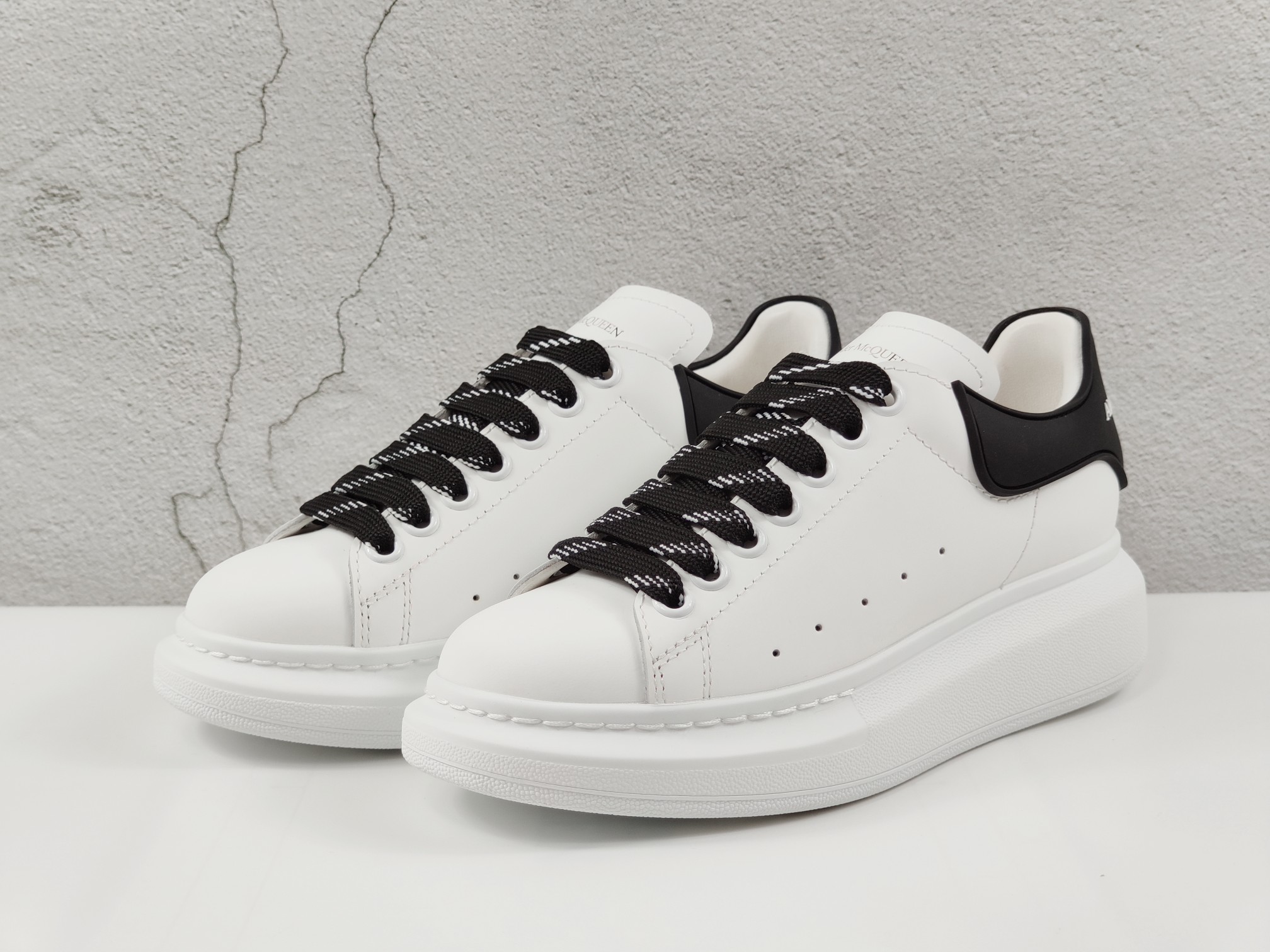 Alexander McQueen Oversized Sneaker Black Lace-up